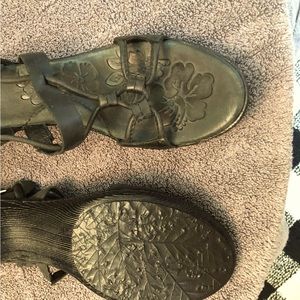 Born Pamati black sandal